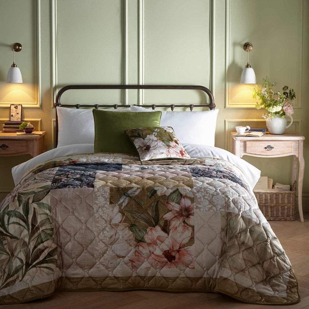 Appletree Heritage Elswyth Floral Velvet Bedspread