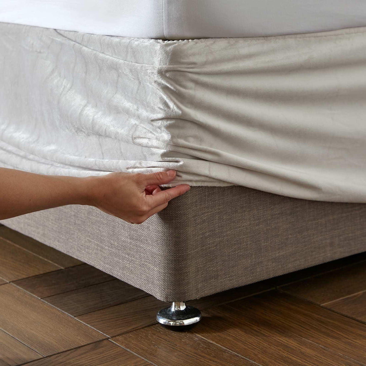 Kingsley Matt Velvet Base Wrap by Catherine Lansfield