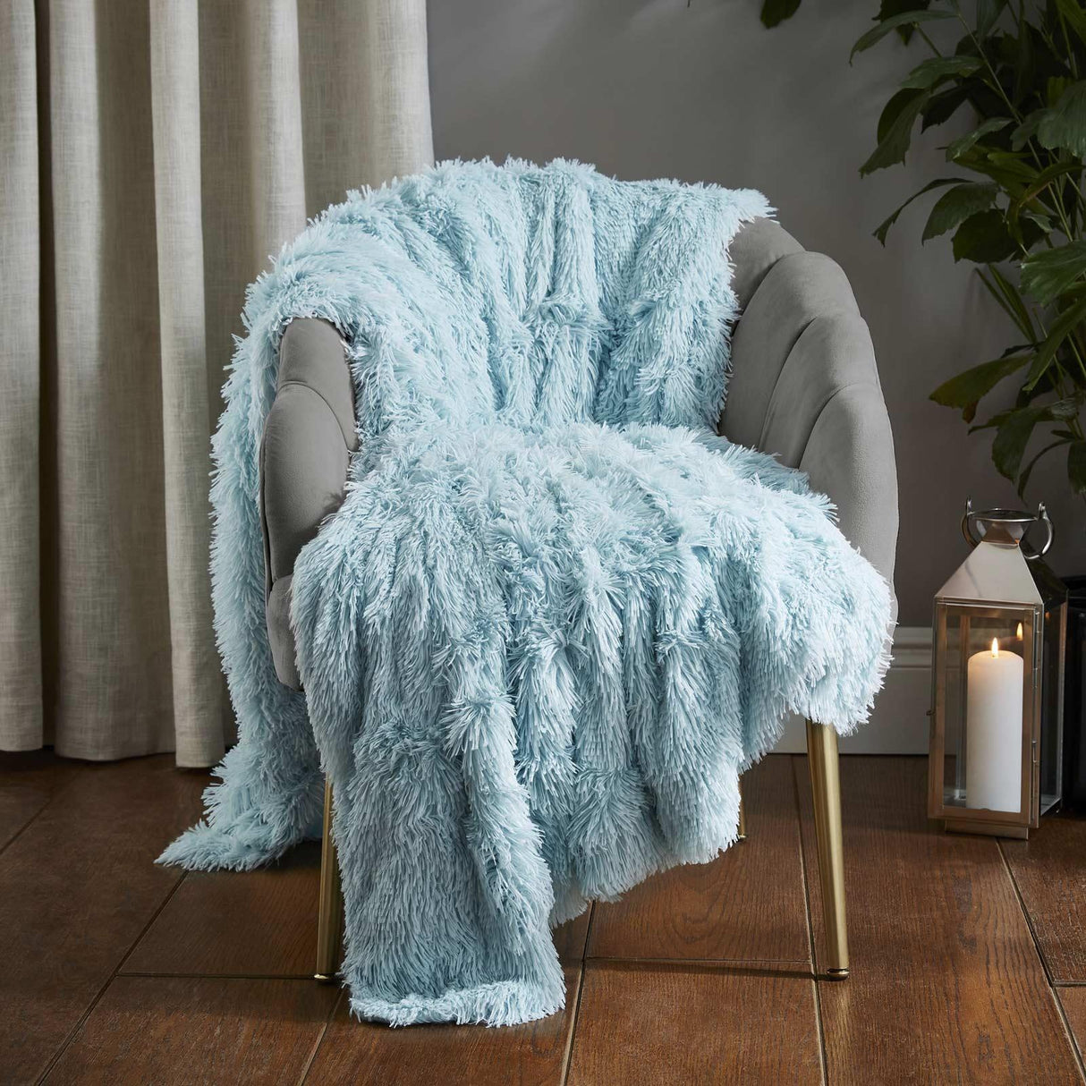 Cuddly Throw Blanket by Catherine Lansfield