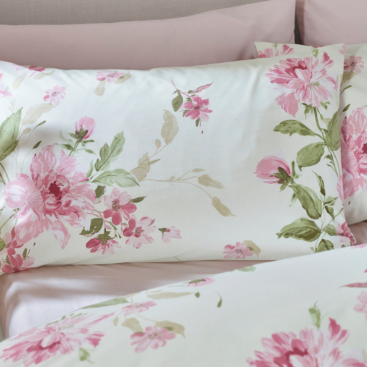Catherine Lansfield Avebury Floral Reversible Duvet Cover Set with Pillowcase Cream