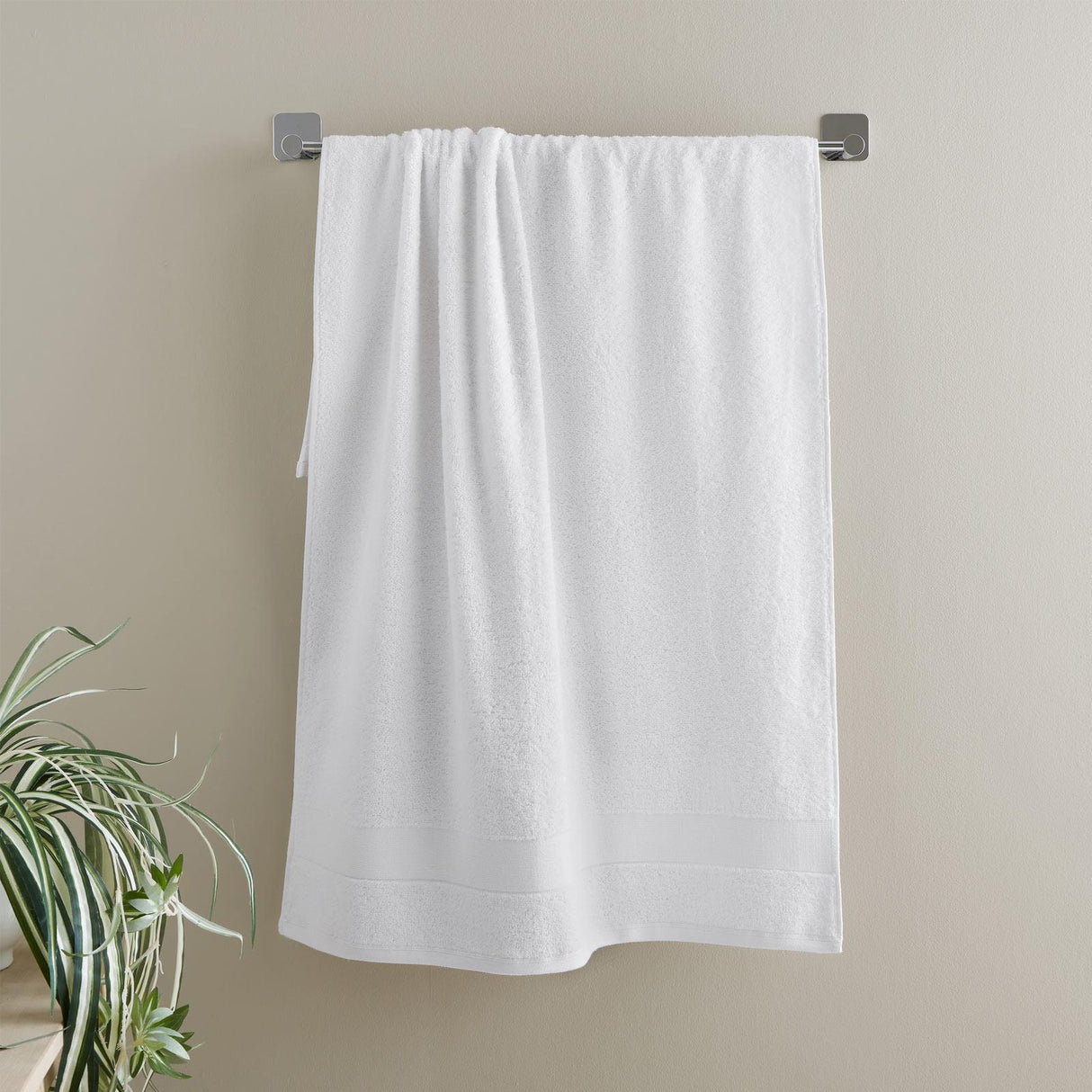 Catherine Lansfield Anti-Bacterial 500gsm Towel - White