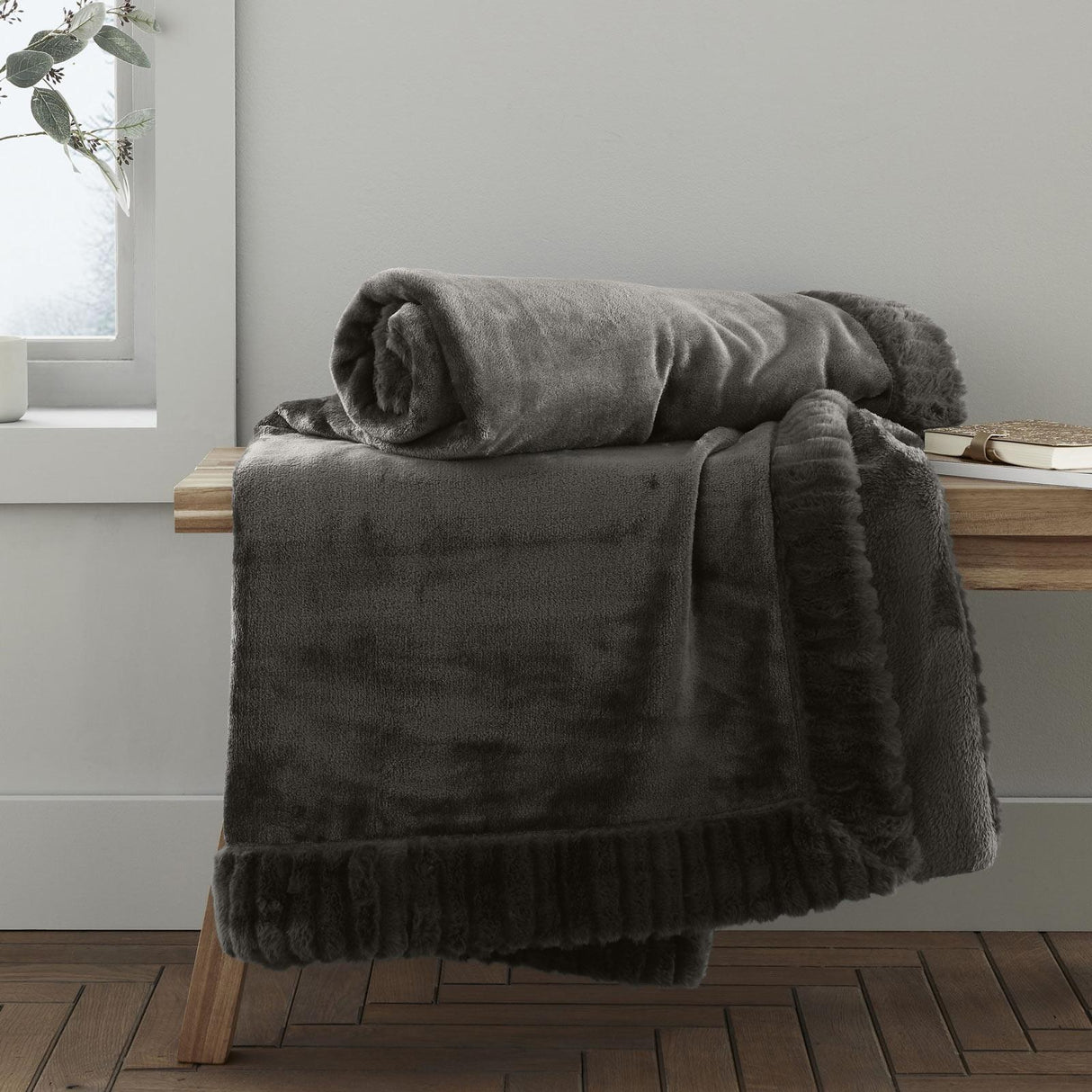 Velvet and Faux Fur Throw Blanket 150cm x 200cm by Catherine Lansfield