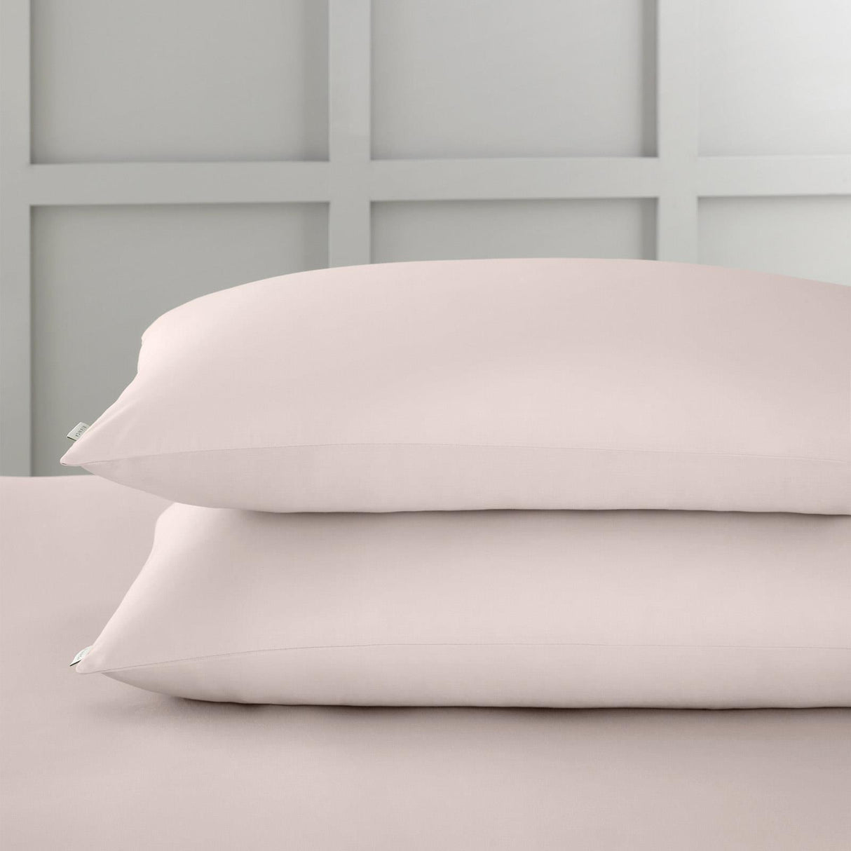 400 Thread Count Cotton Sateen Oxford and Standard Pillowcases by Bianca