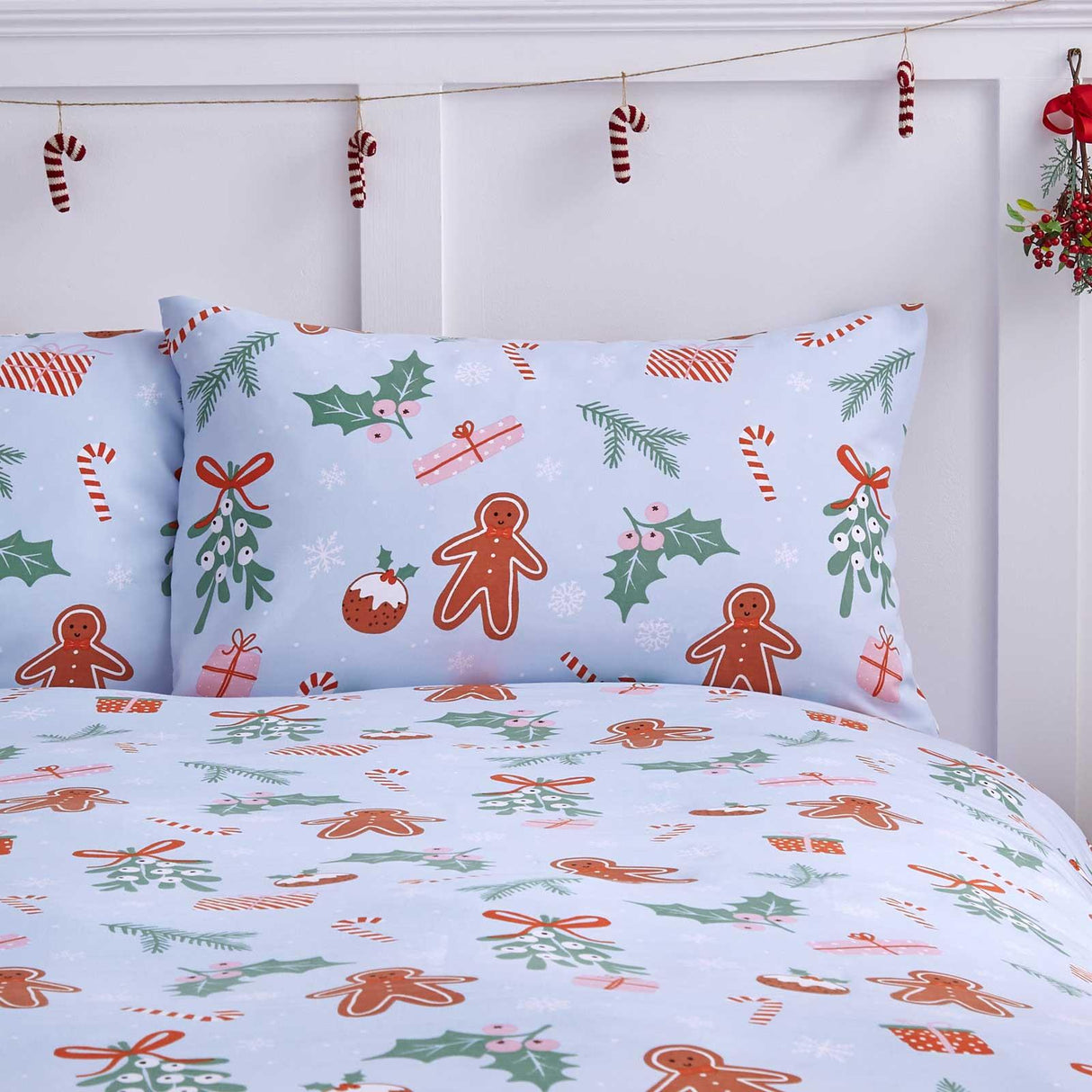 Christmas Gingerbread Duvet Cover Set by Catherine Lansfield
