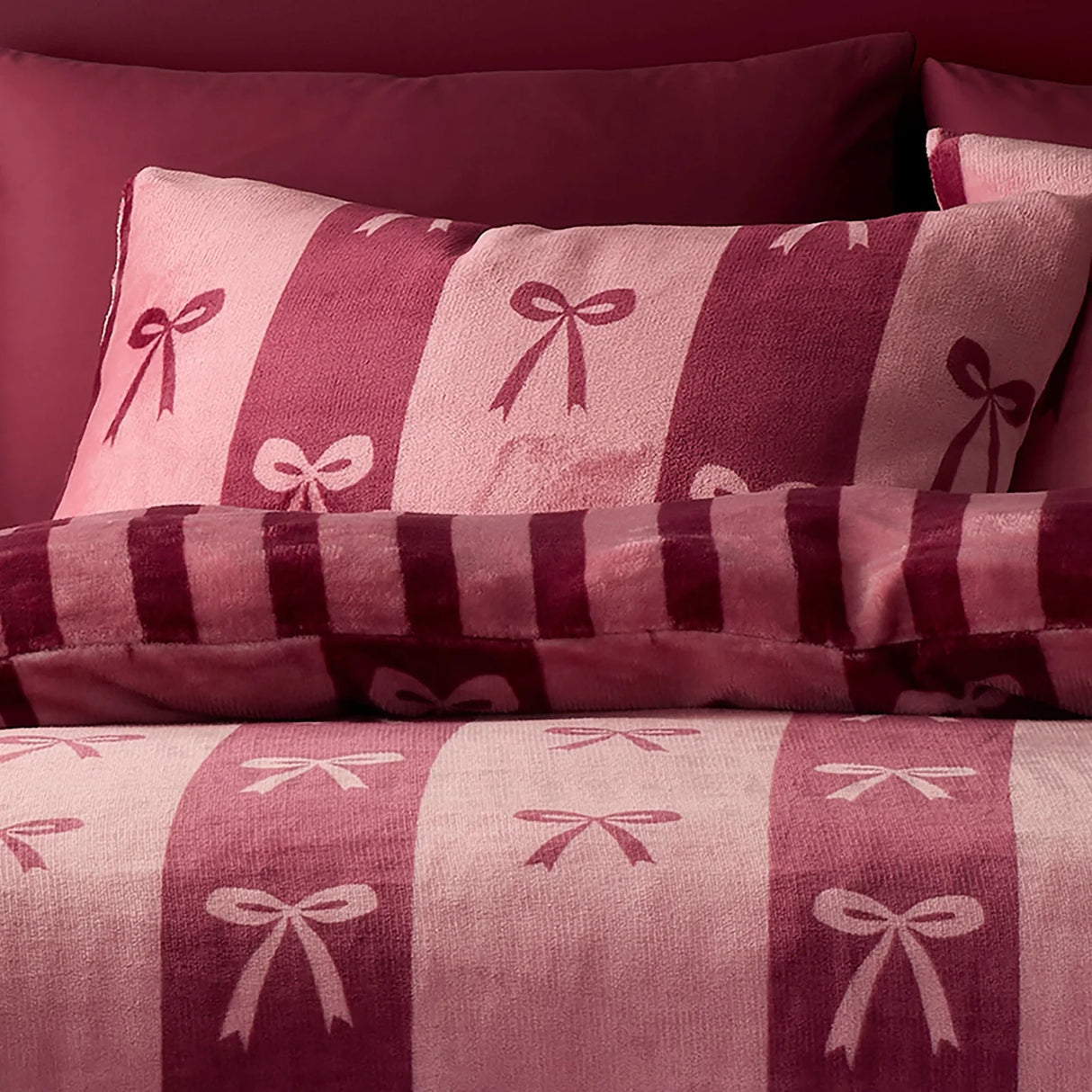 Bows Berry Easy Care Duvet Cover Set - product image 2