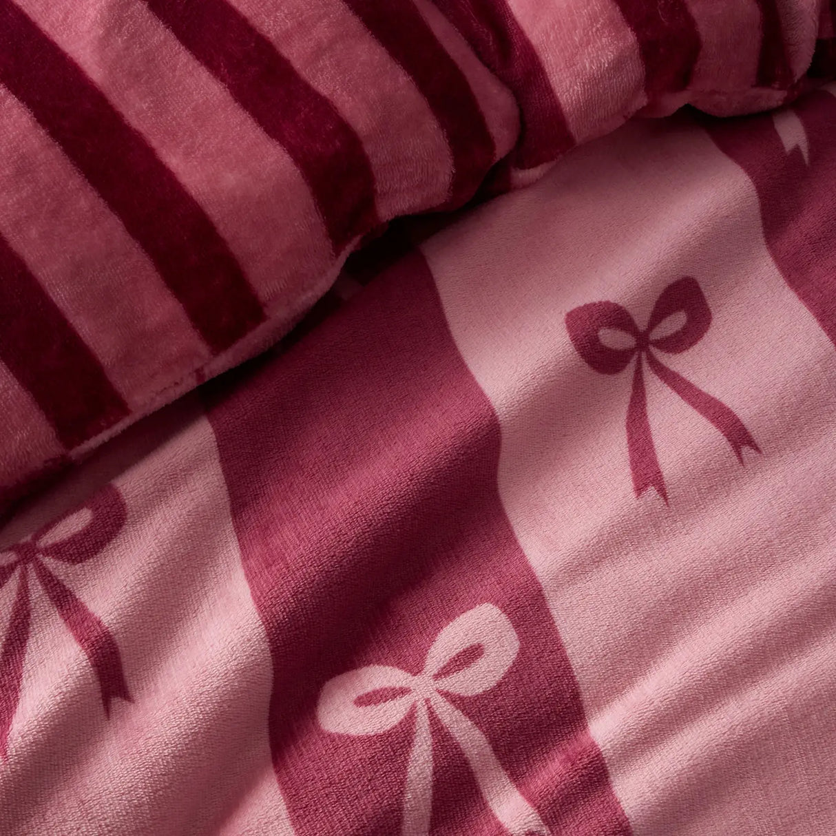 Bows Berry Easy Care Duvet Cover Set - product image 3