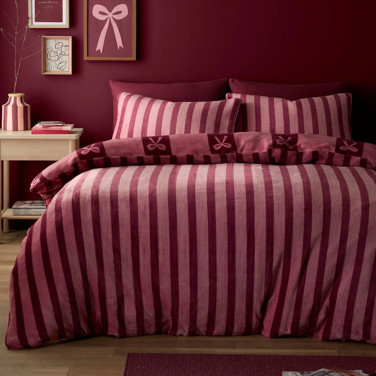 Bows Berry Easy Care Duvet Cover Set - product image 4
