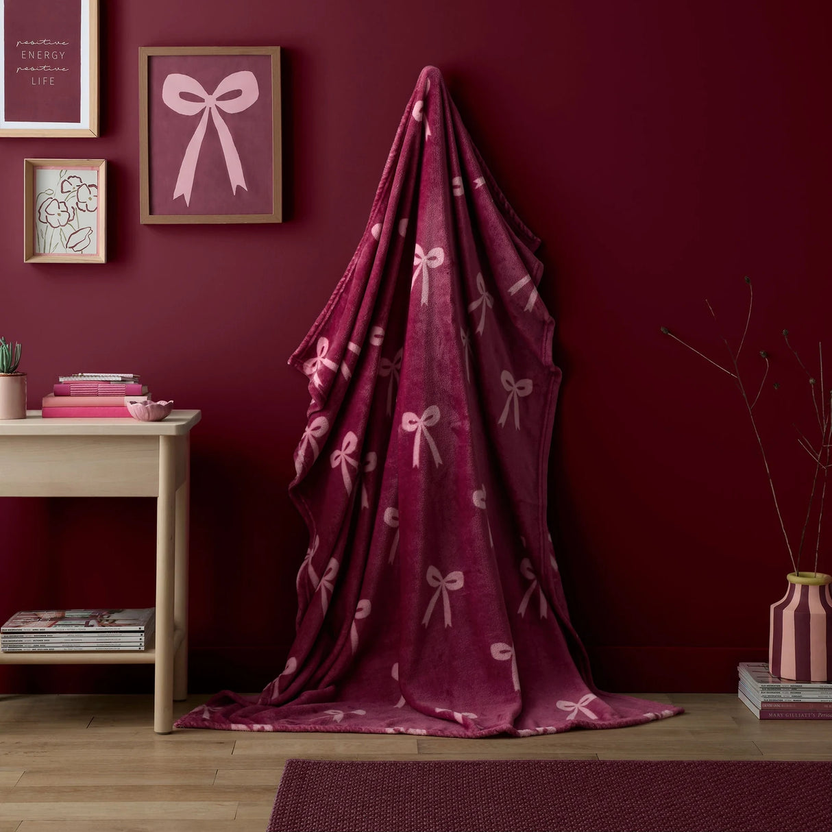 Bows Berry Throw Blanket 120 x 150cm - main product image