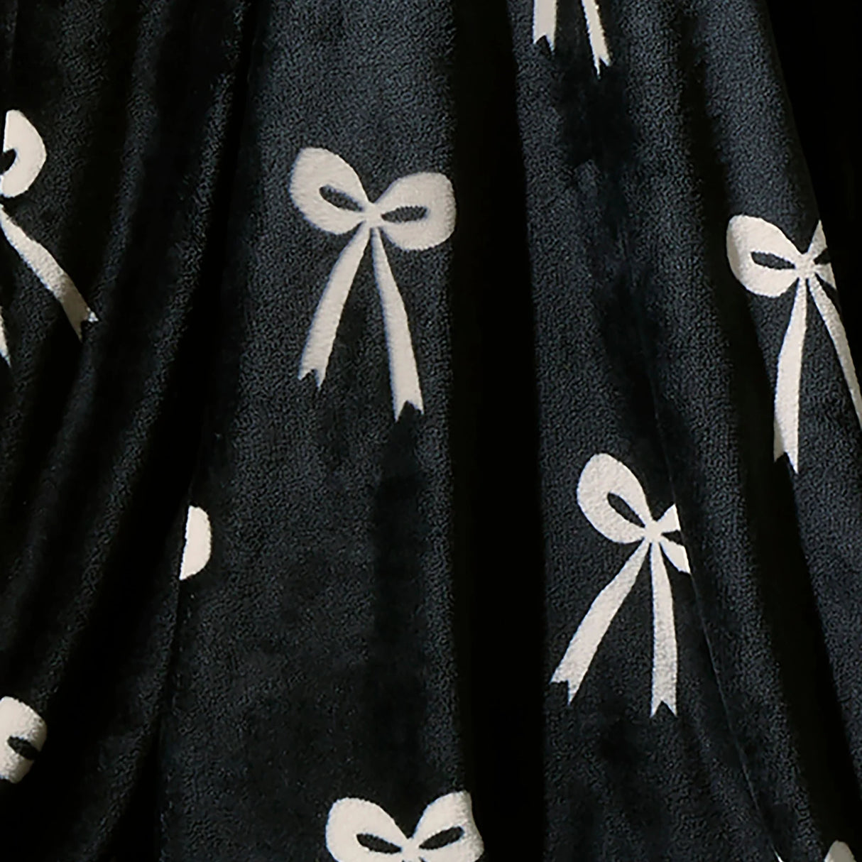 Bows Monochrome Throw Blanket 120 x 150cm - product image 4