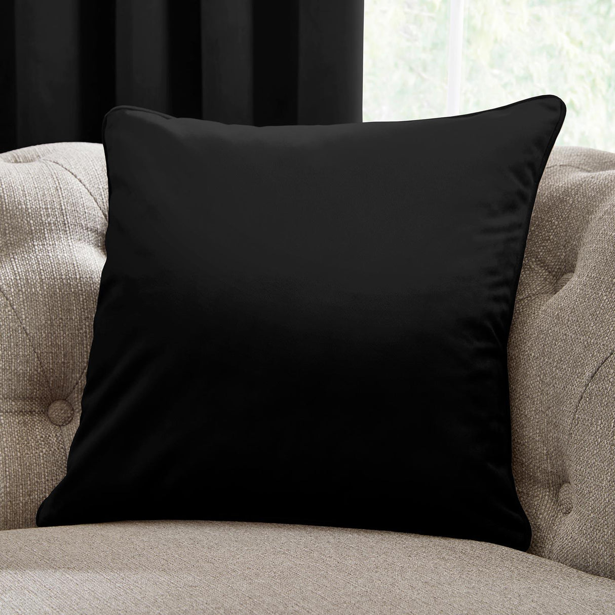 Laurence Llewelyn-Bowen Montrose Velvet Cushion Cover 43cm x 43cm - Black