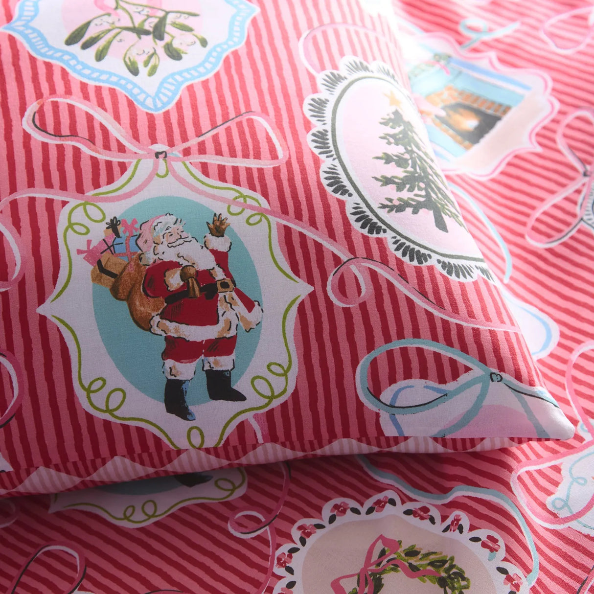 Christmas Vintage Frames Red Polycotton Duvet Cover Set - product image 3