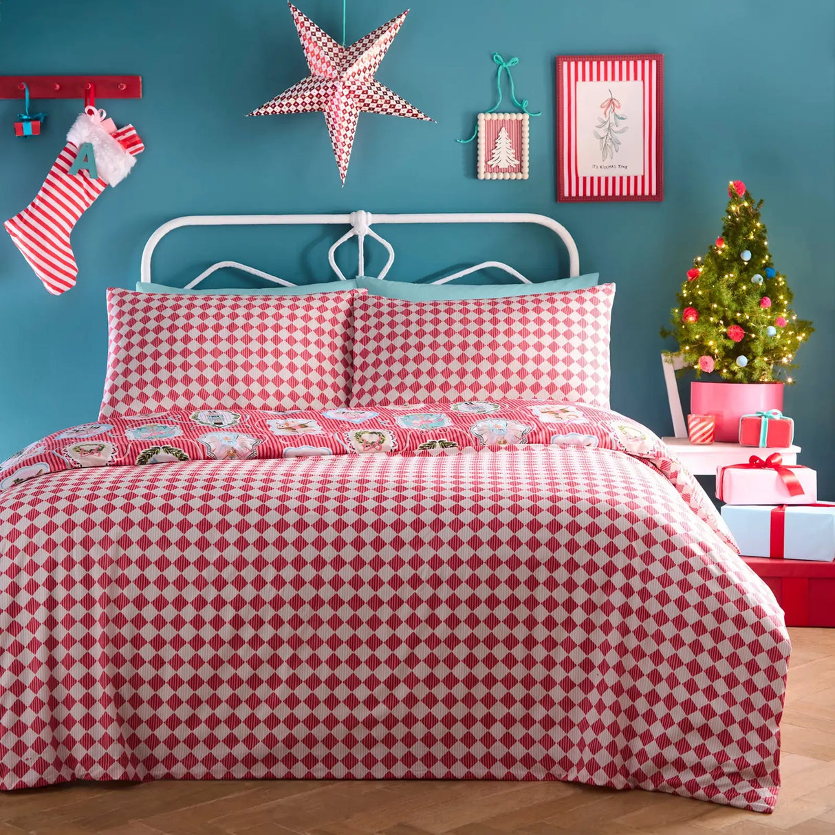 Christmas Vintage Frames Red Polycotton Duvet Cover Set - product image 4
