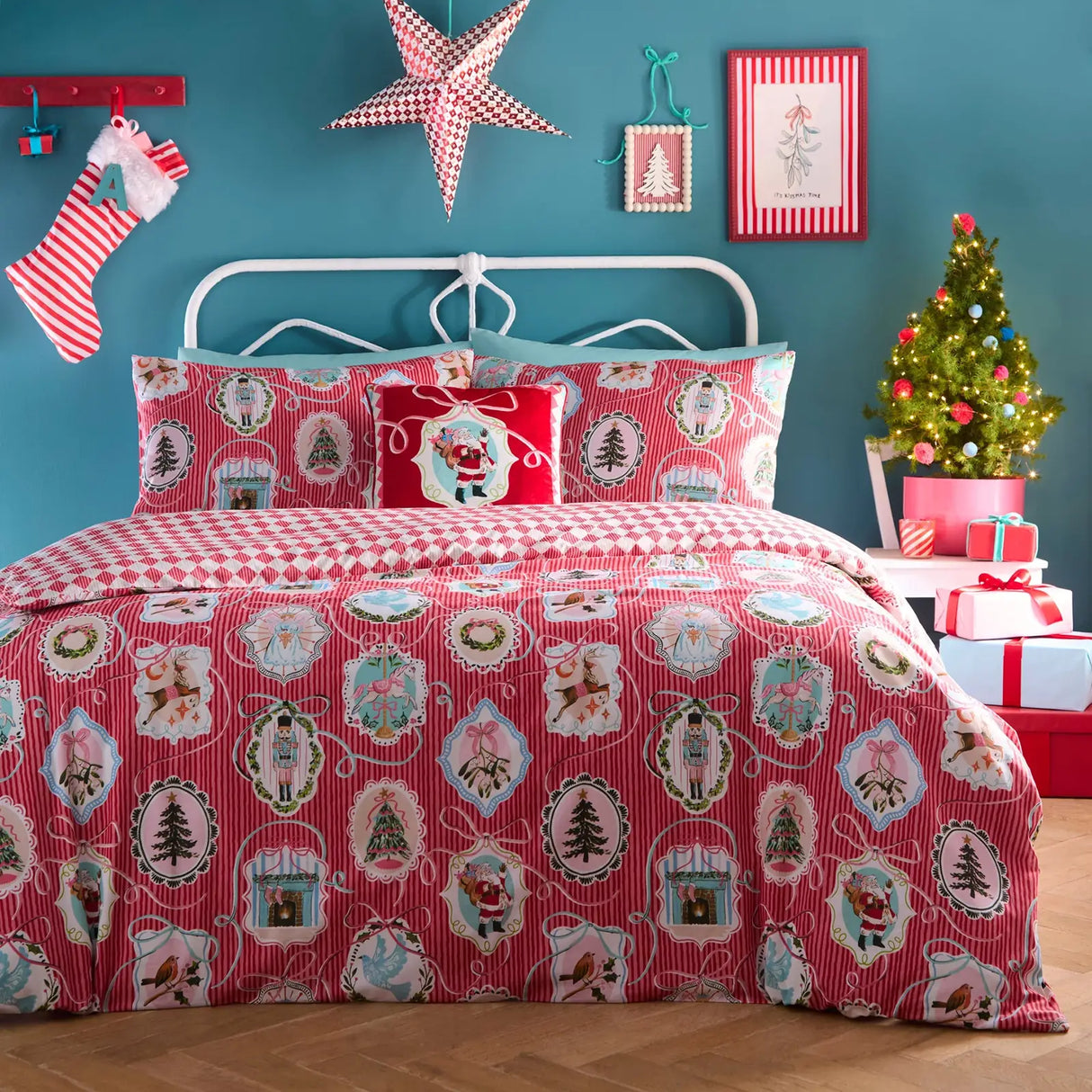 Christmas Vintage Frames Red Polycotton Duvet Cover Set - product image 5