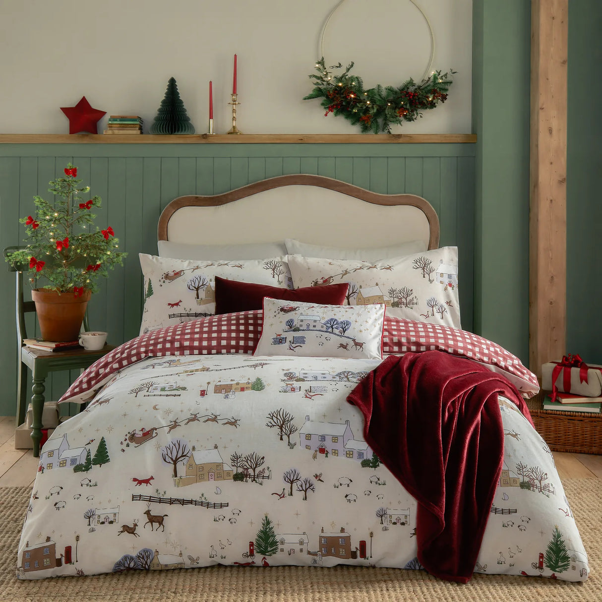 Cotswolds Christmas Printed Reversible Duvet Cover Set Cream/Burgundy - image 2