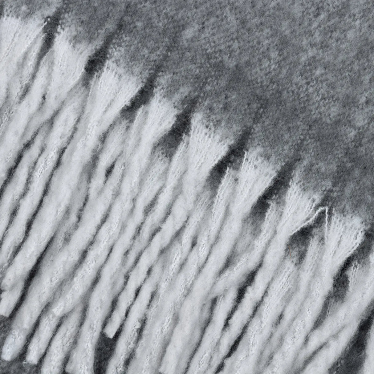 Cozy Woven Tasselled Throw Charcoal 140 x 180cm - image 4