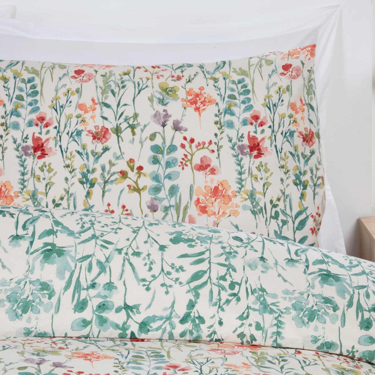 Amaryllis Floral Duvet Cover Set by Sundour