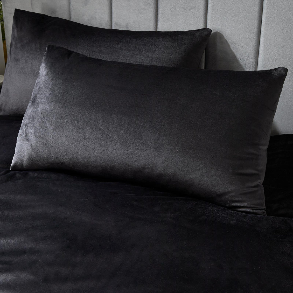 Montrose Velvet Duvet Cover Set by Laurence Llewelyn-Bowen