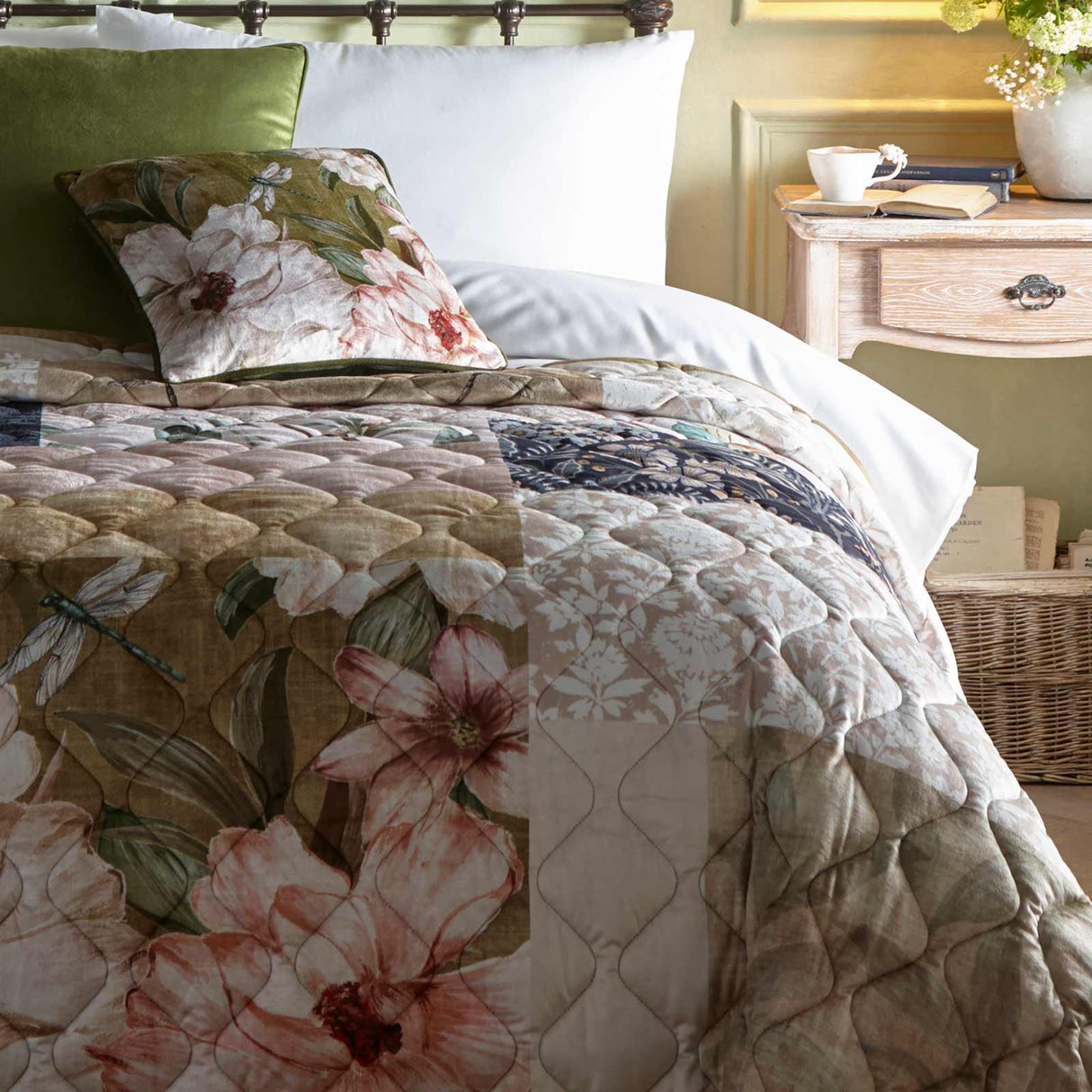 Appletree Heritage Elswyth Floral Velvet Bedspread 2