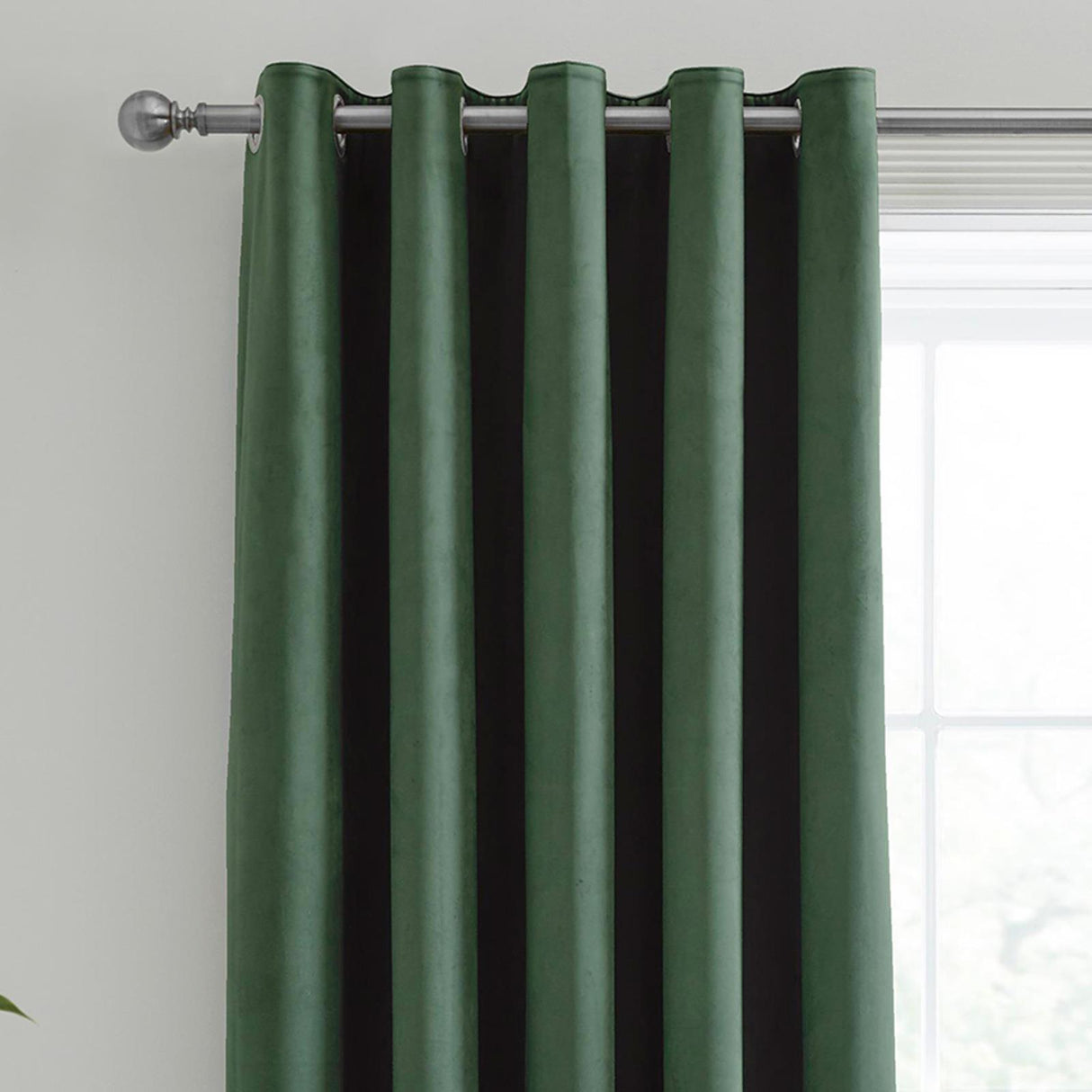 Laurence Llewelyn-Bowen Montrose Velvet Blackout Ready Made Eyelet Curtains 17