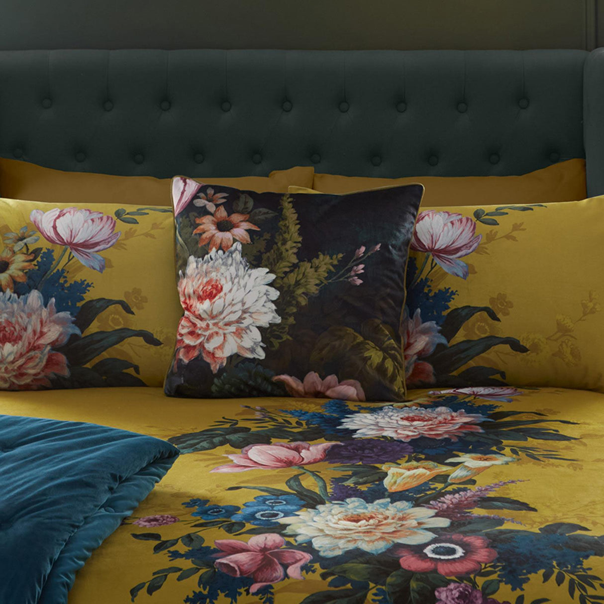 Appletree Heritage Kennington Velvet Filled Cushion