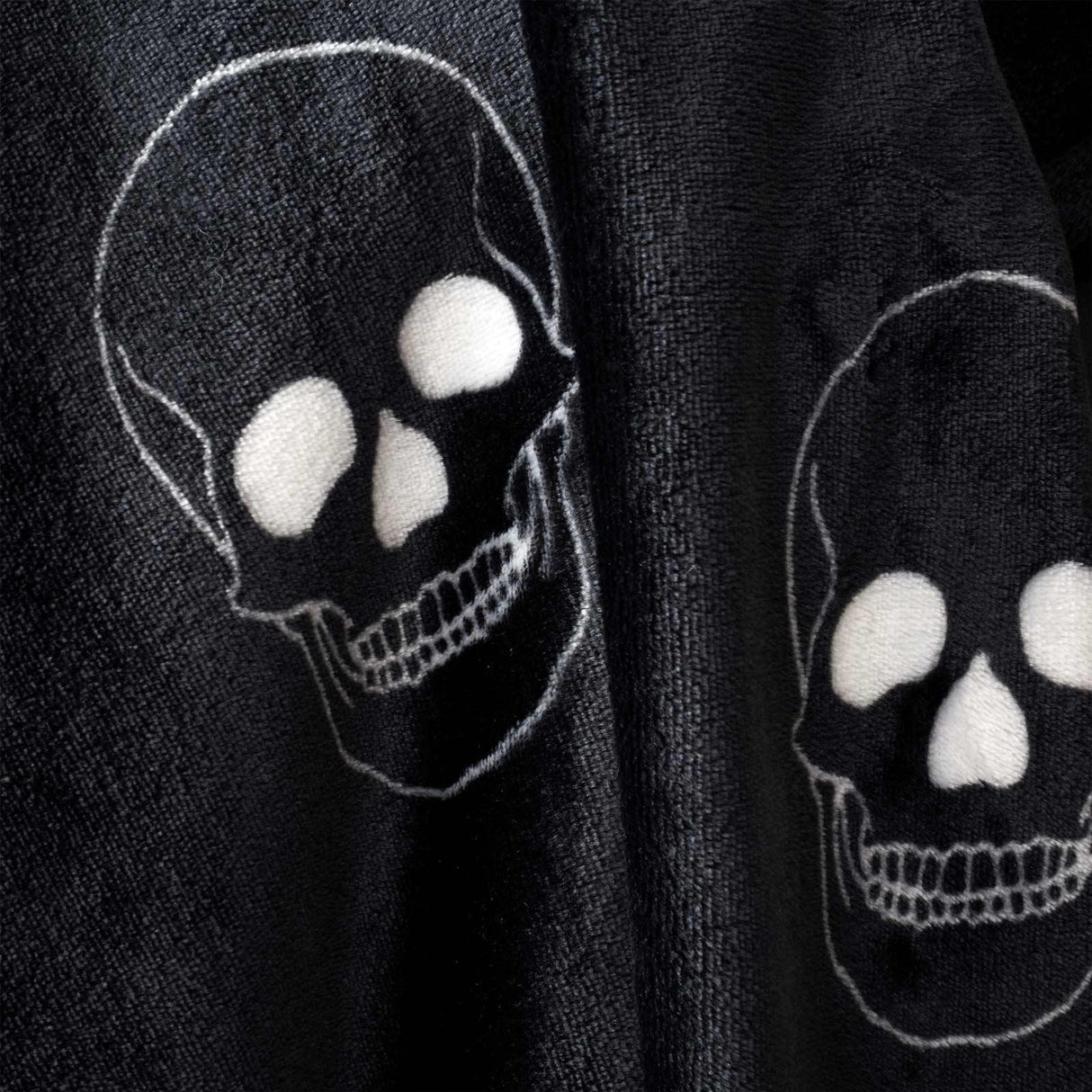 Catherine Lansfield Skulls Cosy Halloween Throw 2