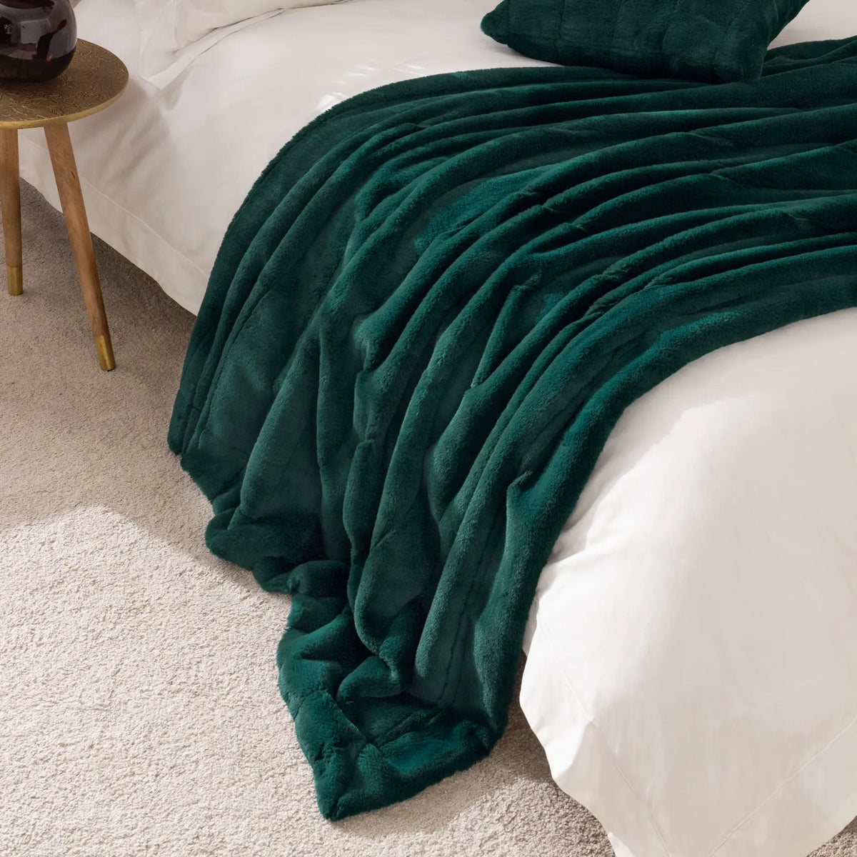 Empress Faux Fur Reversible Emerald Velvet Throw Blanket 130cm x 180cm / 140cm x 200cm - additional product view 1