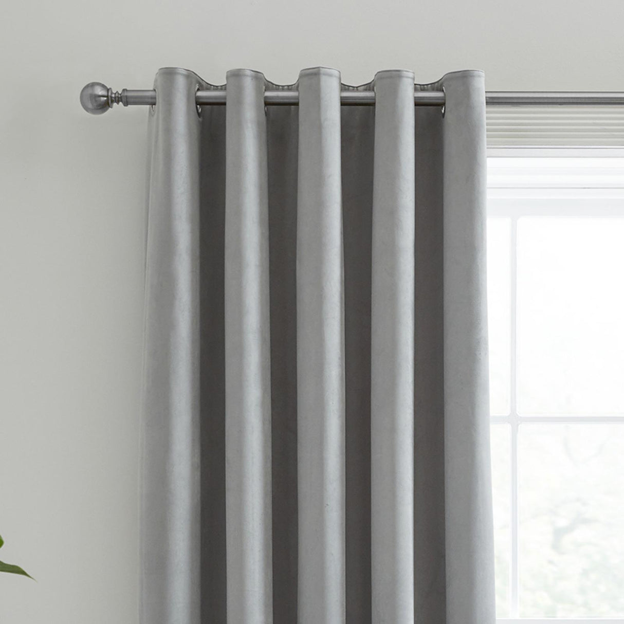 Laurence Llewelyn-Bowen Montrose Velvet Blackout Ready Made Eyelet Curtains 29
