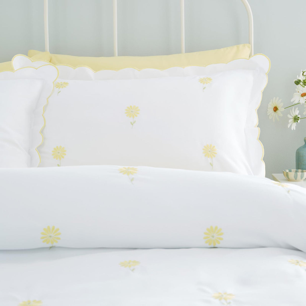 Lorna Embroidered Daisy Duvet Cover Set