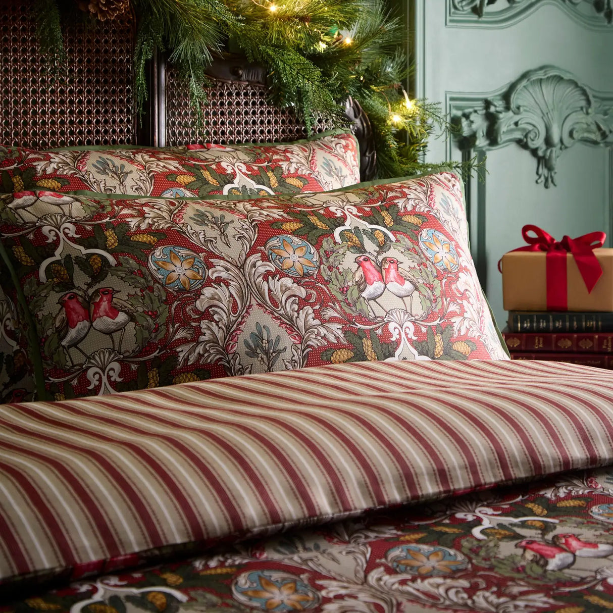 Festive Robin Red 100% Cotton Duvet Cover Set - product image 2