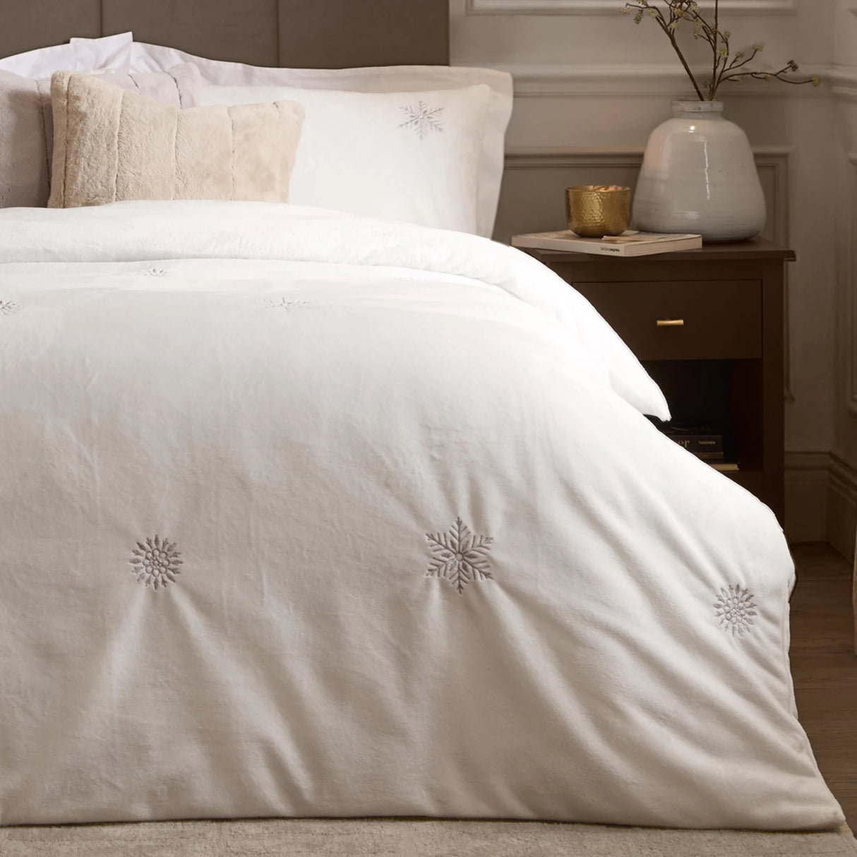 Frosted Snowflake Embroidered Fleece Duvet Cover Set image 4
