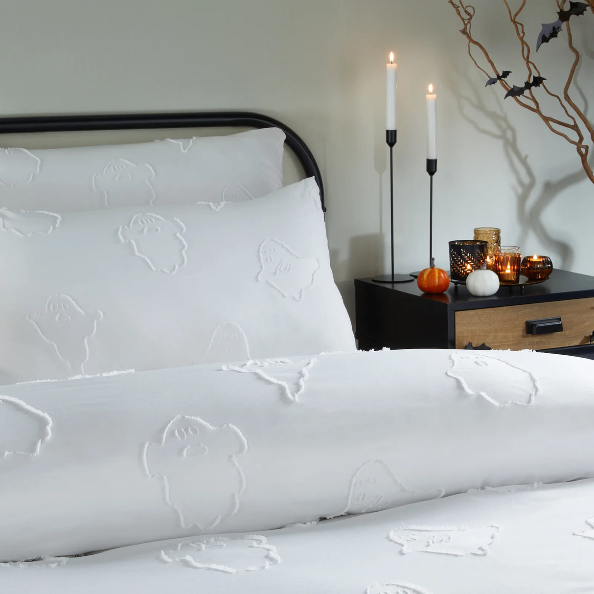 Ghostly Ghouls Soft Touch Tufted Duvet Cover Set White - image 3