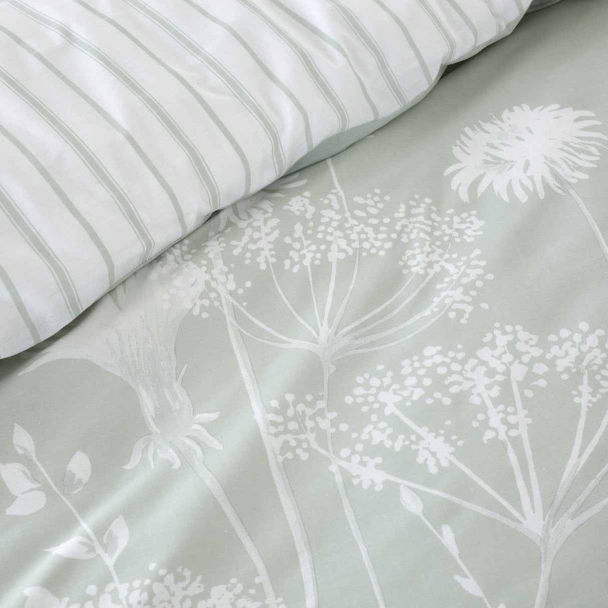 Catherine Lansfield Meadowsweet Floral Reversible Duvet Cover Set with Pillowcase Green