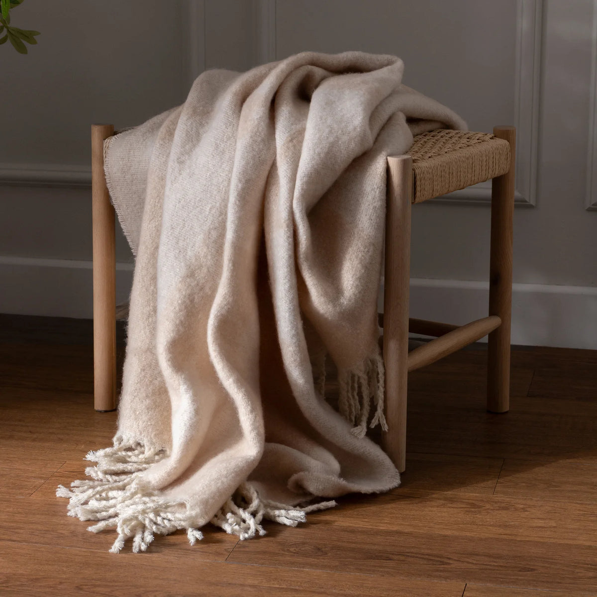 Meta Abstract Woven Tasselled Marshmallow Throw Blanket 130cm x 180cm - additional product view 3