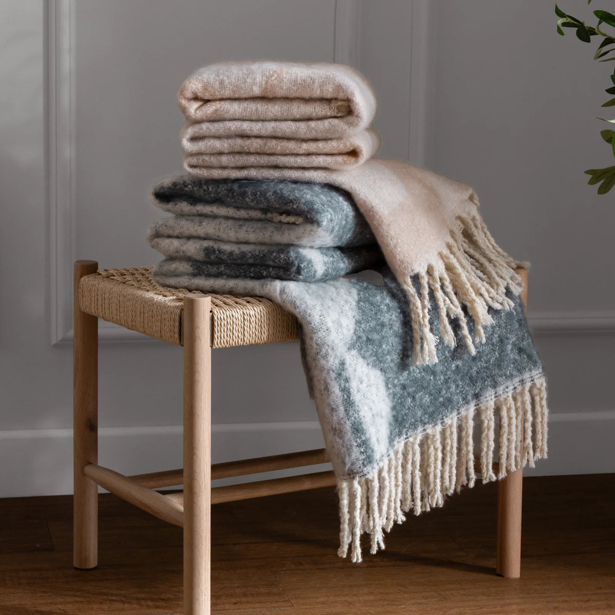 Meta Abstract Woven Tasselled Dusk Throw Blanket 130cm x 180cm - additional product view 6