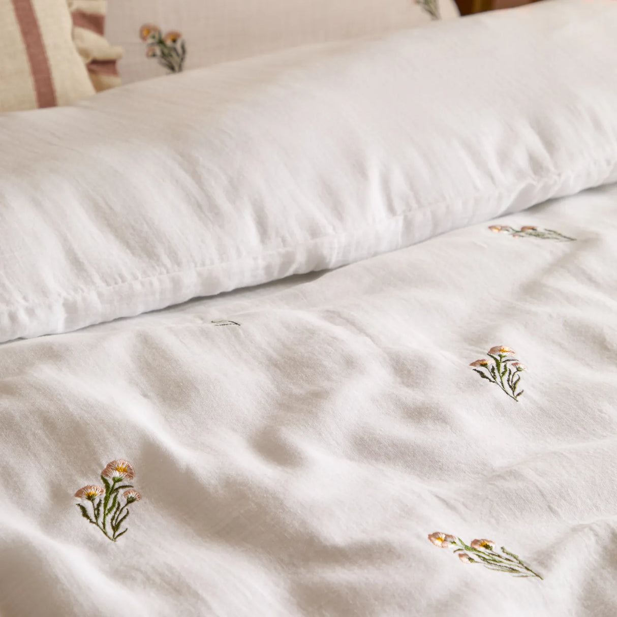 Nature Josephine Embroidered Muslin Duvet Cover Set White/Pink - image 5