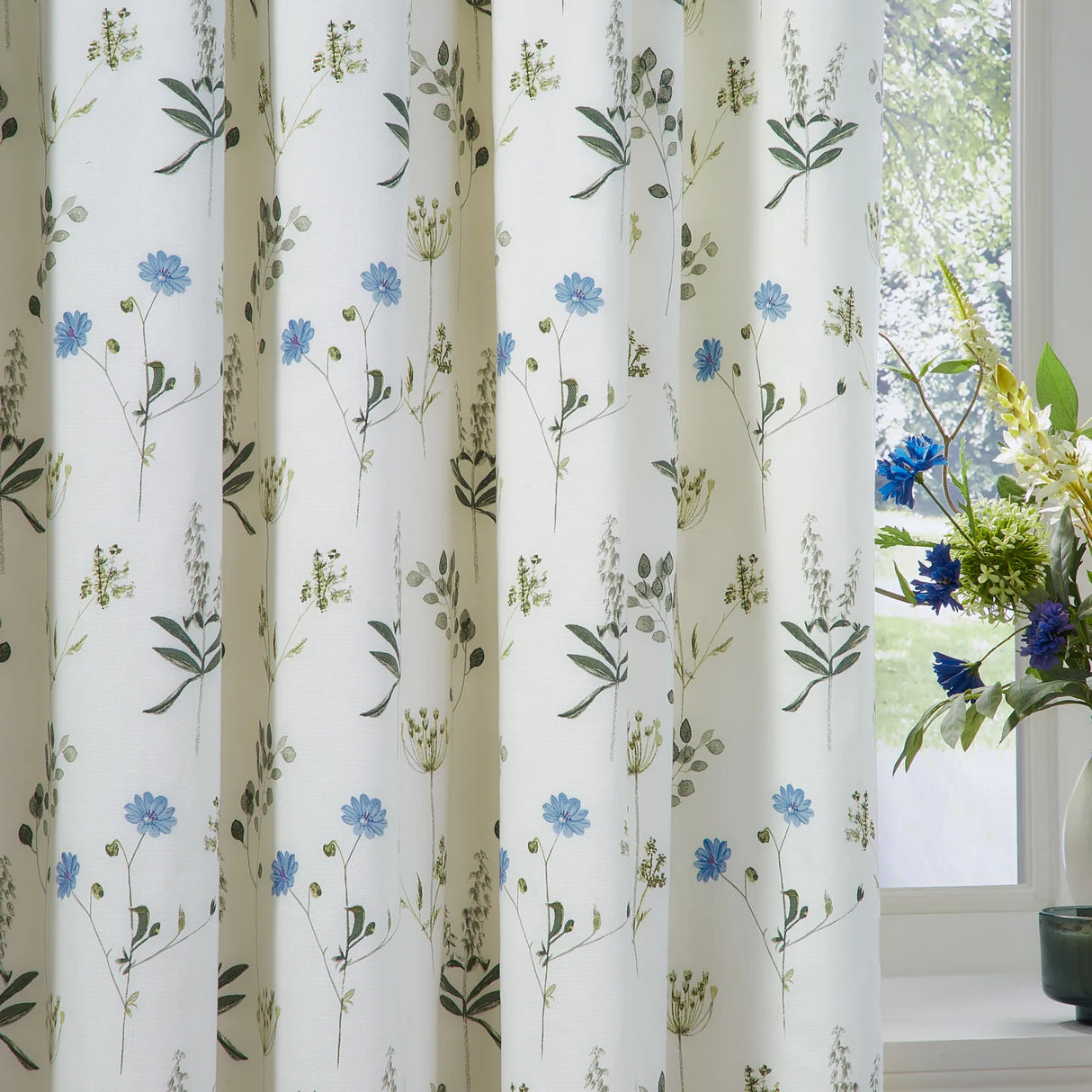 Nature Meadow 100% Cotton Lined Eyelet Curtains White/Cornflower - image 5