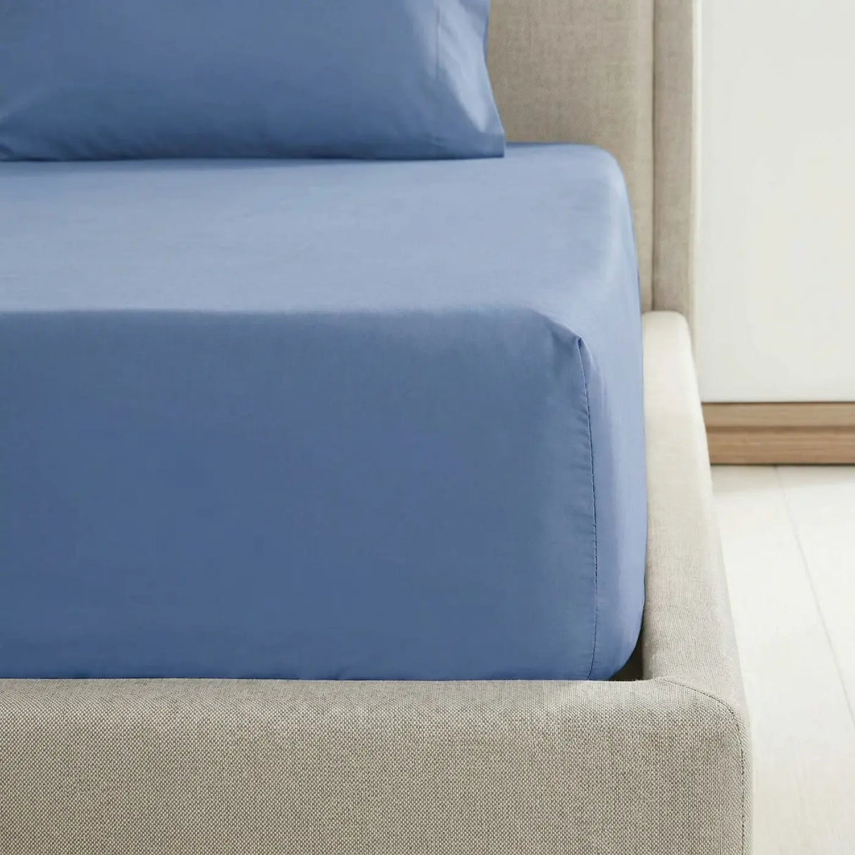 Percale 180 Thread Count Extra Deep Fitted Sheet 40cm Deep 2