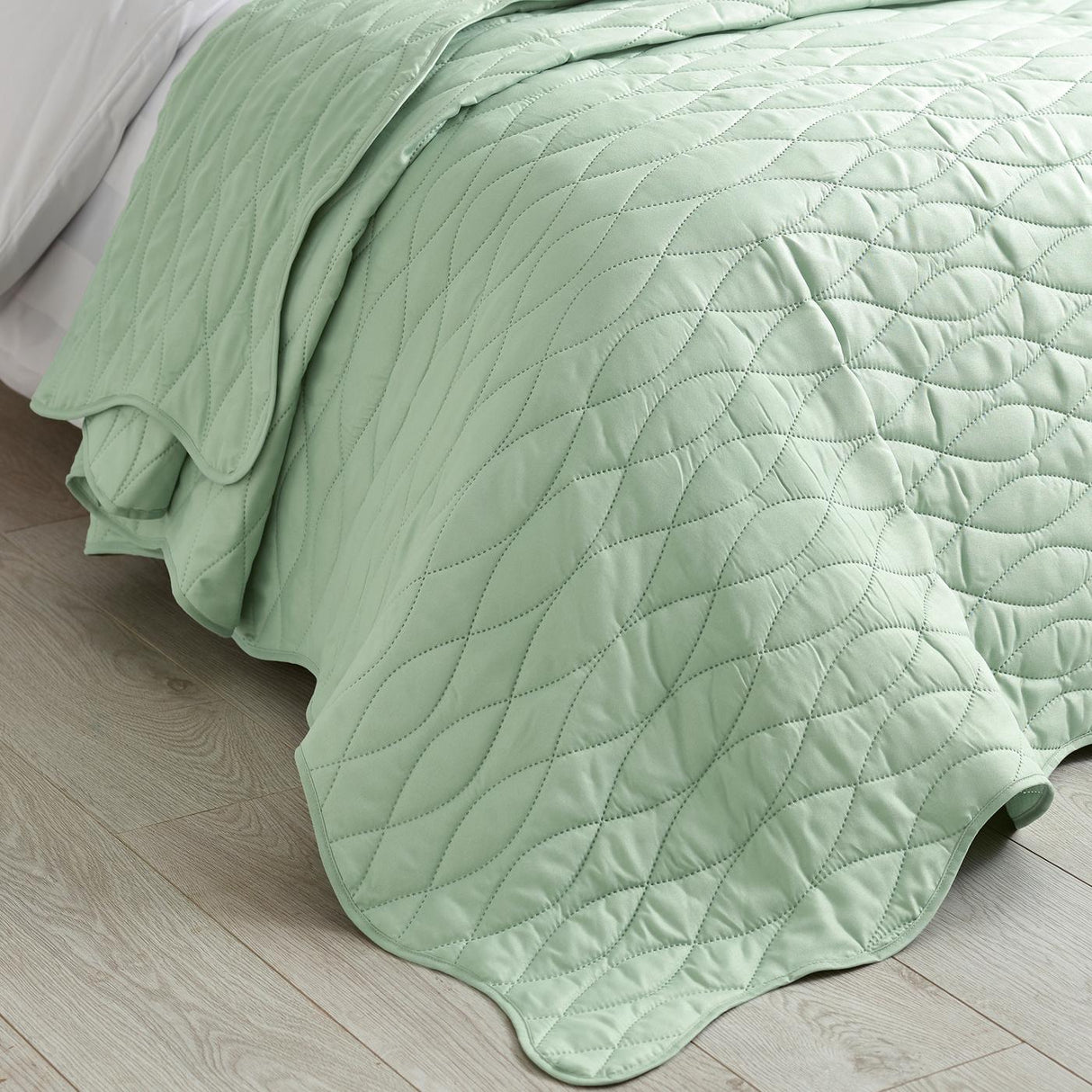 Catherine Lansfield Scallop Waves Quilted 240x260cm Bedspread Green