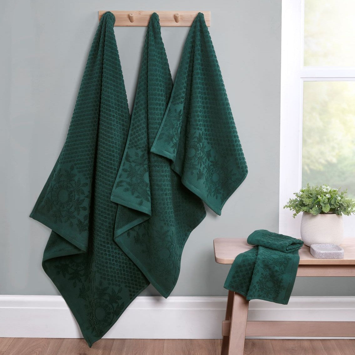 Versailles Jacquard 500gsm Cotton Towels by Rapport Home