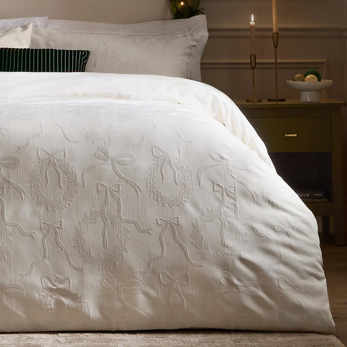Winter Wreath Jacquard Duvet Cover Set image 4