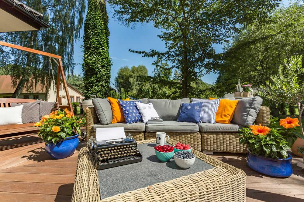 How to Accessorize Your Outdoor Living Space with Stylish and Functional Textiles and Furnishings – Ideal Textiles
