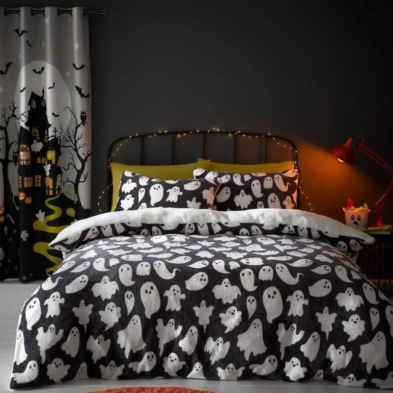 Spook-tacular Bedding For Your Home This Halloween