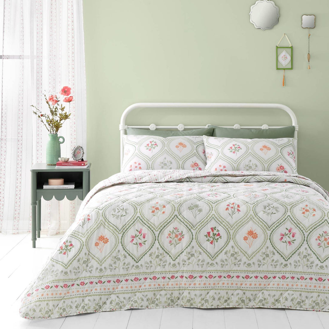 Catherine Lansfield Cameo Floral Quilted Bedspread