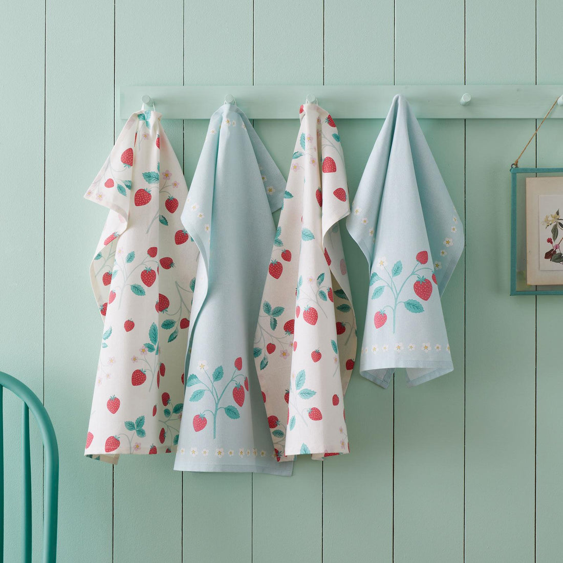 Catherine Lansfield Strawberry Garden Floral 100% Cotton Tea Towel