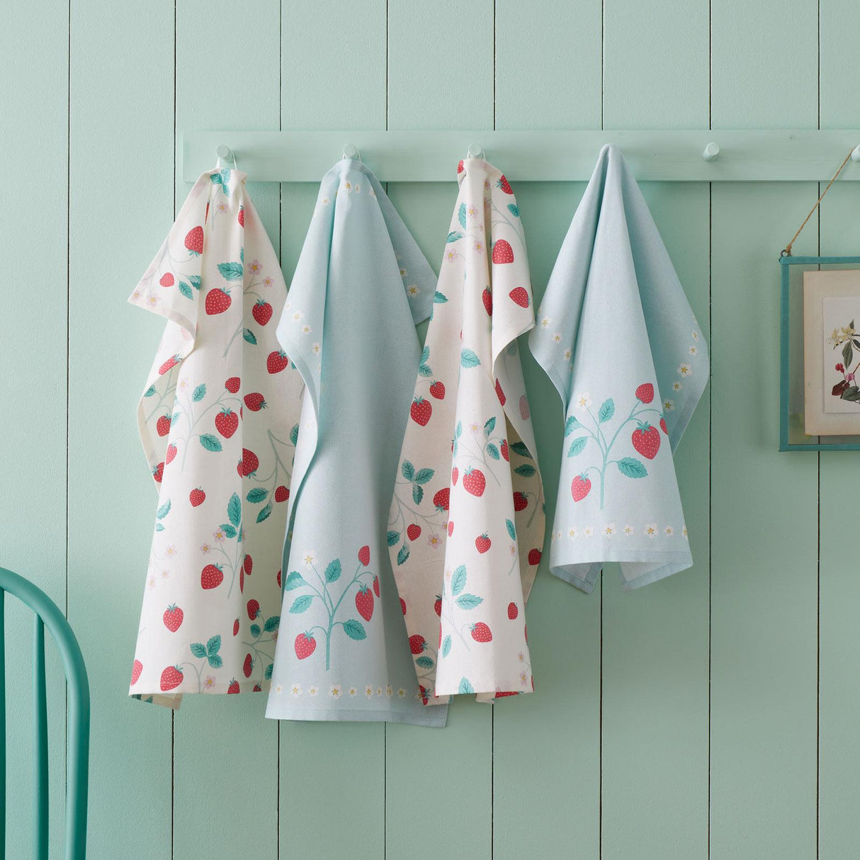 Catherine Lansfield Strawberry Garden Floral Tea Towel