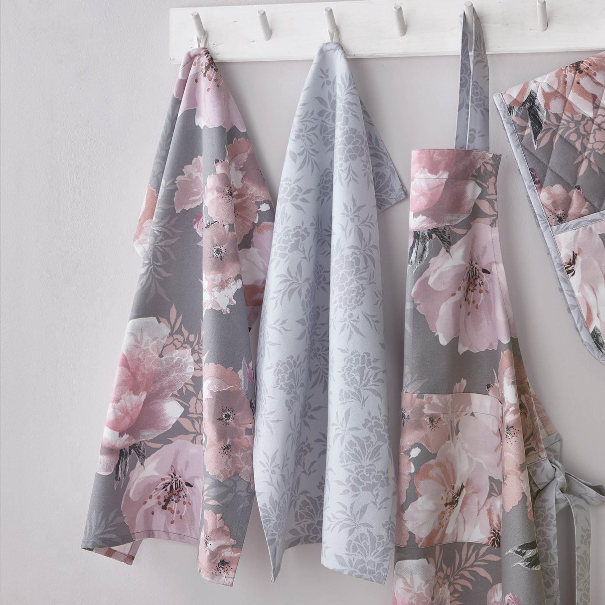 Catherine Lansfield Dramatic Floral Tea Towel