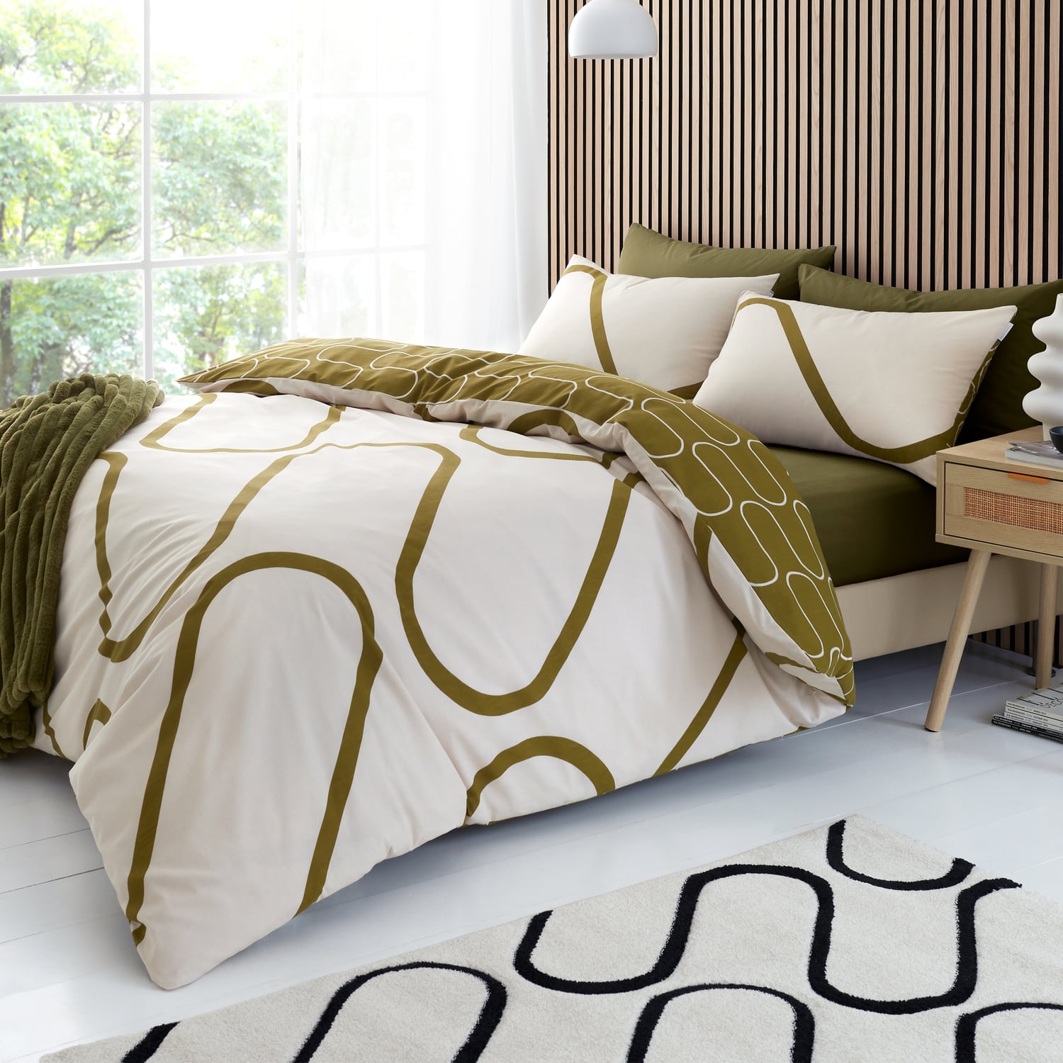 Catherine Lansfield Linear Curve Geometric Duvet Cover Set - Black - Linear Curve Olive Duvet Set (With Accessories)