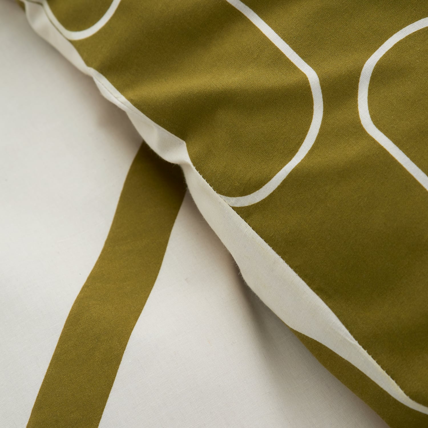 Catherine Lansfield Linear Curve Geometric Duvet Cover Set - Black - Linear Curve Olive Duvet Set