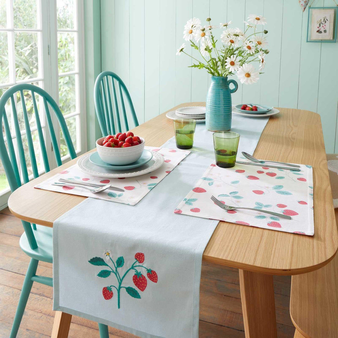 Catherine Lansfield Strawberry Garden Floral Table Runner