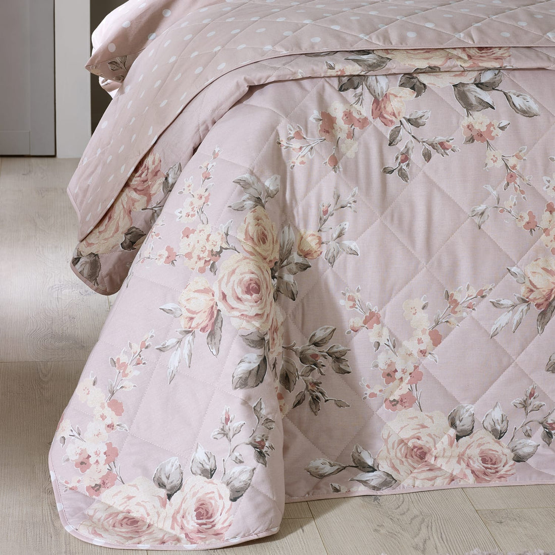 Catherine Lansfield Canterbury Bedspread